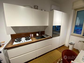 Cucina su misura+mobile coordinato in