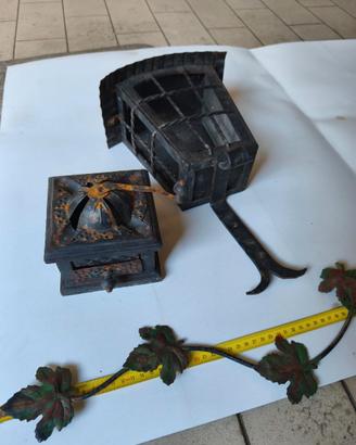 Set di oggetti in ferro battuto antichi