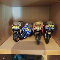 4 moto + 3 caschi di Valentino rossi 