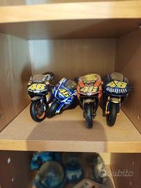 4 moto + 3 caschi di Valentino rossi 