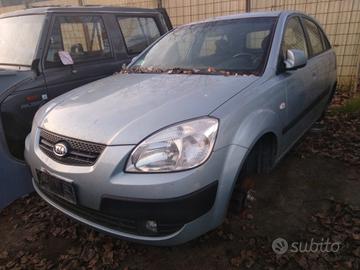 Kia rio anno 2007 ricambi usati