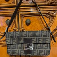 una copia molto elegante di Fendi