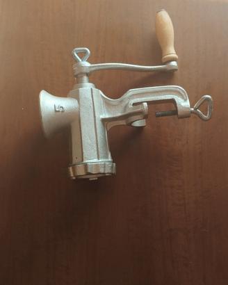 tritacarne manuale vintage  in ghisa con morsetto 