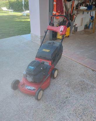 tagliaerba a motore 