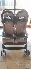 passeggino doppio Peg Perego  con le coperture 