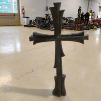 croce in bronzo grande e pesante 