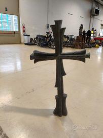croce in bronzo grande e pesante 