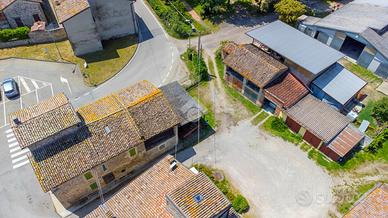 CASA INDIPENDENTE A LESIGNANO DE' BAGNI