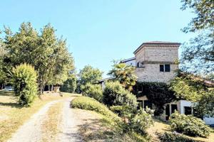 Villa di 325 m² con più di 5 locali e box auto dop