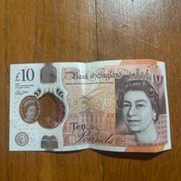 Banconota sterlina con regina elisabetta