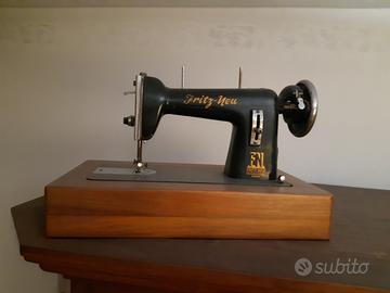 soprammobile macchina da cucire marca Fritz- Neu