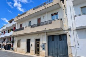 Intero immobile con Garage e Terrazzo