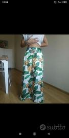 Gonna lunga bianca, con stampa di foglie tropicali