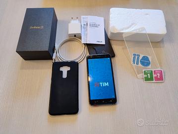 Asus Zenfone 3 con accessori