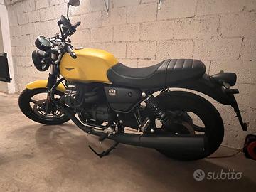 Moto guzzi V7 stone