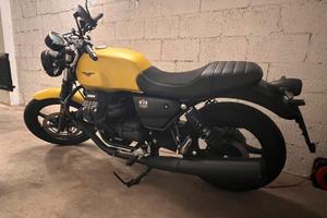 Moto guzzi V7 stone