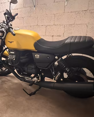 Moto guzzi V7 stone