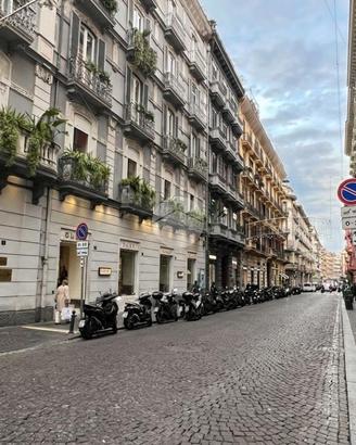 2 LOCALI A NAPOLI