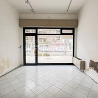 LOCALE COMMERCIALE A DUE PASSI DAL MARE