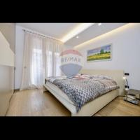 Letto matrimoniale in pelle color latte