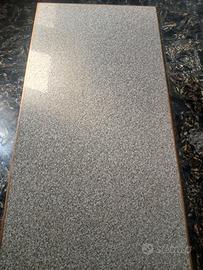 Tavolo effetto granito