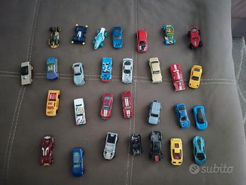 32 machine hot wheels+ camion 