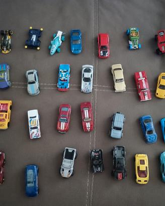 32 machine hot wheels+ camion 