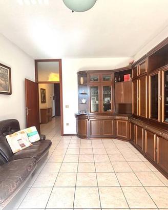 Appartamento di 86 m² con 3 locali e box auto a Mi