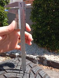 pneumatici 215/60 R17