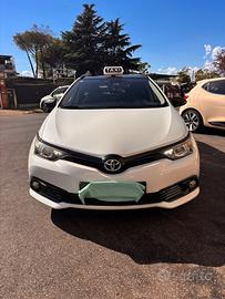 Auris sw sport black 2018