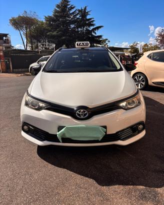 Auris sw sport black 2018