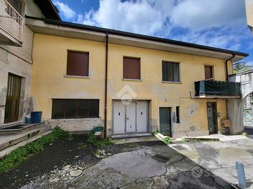 CASA SEMINDIPENDENTE A BESANA IN BRIANZA