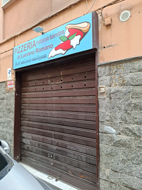 Locale commerciale adibito a pizzeria d'asporto