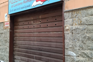 Locale commerciale adibito a pizzeria d'asporto