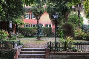 porzione di villa del'600 con giardino privato