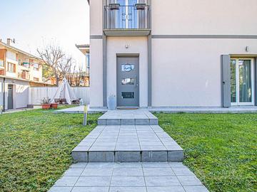 VILLA DI TESTA TRICAMERE CON GIARDINO RECINTATO -