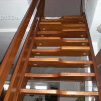 Scala a giorno in legno Iroko mielato