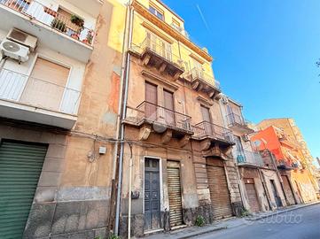 BORGO-3 Vani in zona centrale con terrazzo