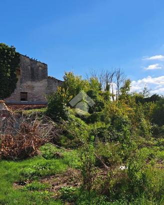 CASA SEMINDIPENDENTE A SPELLO