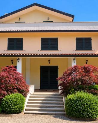 Villa di 250 m² con più di 5 locali e box auto dop