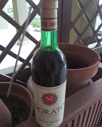 Vino da collezione dorato della romangia Sorso