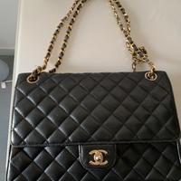 Borsa nera trapuntata stile Chanel