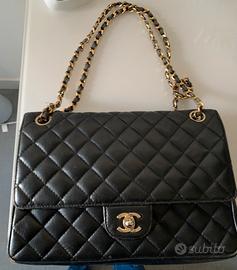 Borsa nera trapuntata stile Chanel