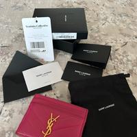 Portacarte YSL fucsia con logo frontale in oro