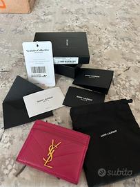 Portacarte YSL fucsia con logo frontale in oro
