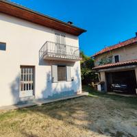 Villa di campagna ad Asti con box e vigna/orto