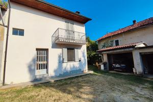 Villa di campagna ad Asti con box e vigna/orto