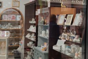 Negozio bomboniere,,fiori,piante