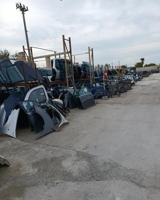 PEZZI DI RICAMBIO USATI  PER AUTO