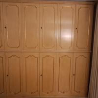 armadio in legno fatto a mano 